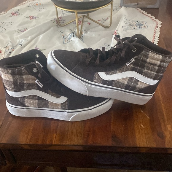 High top Women’s Vans- 8.5 - Picture 9 of 9